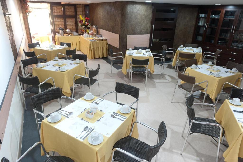 Alameda De La 10 Hotel