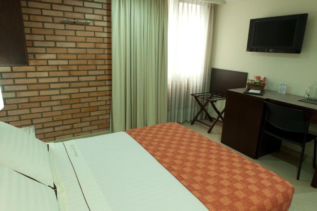 Alameda De La 10 Hotel 4*
