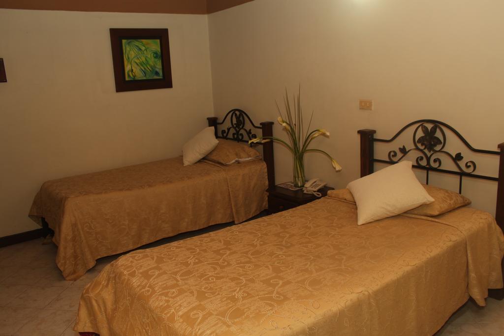 Hotel Plaza 70 *