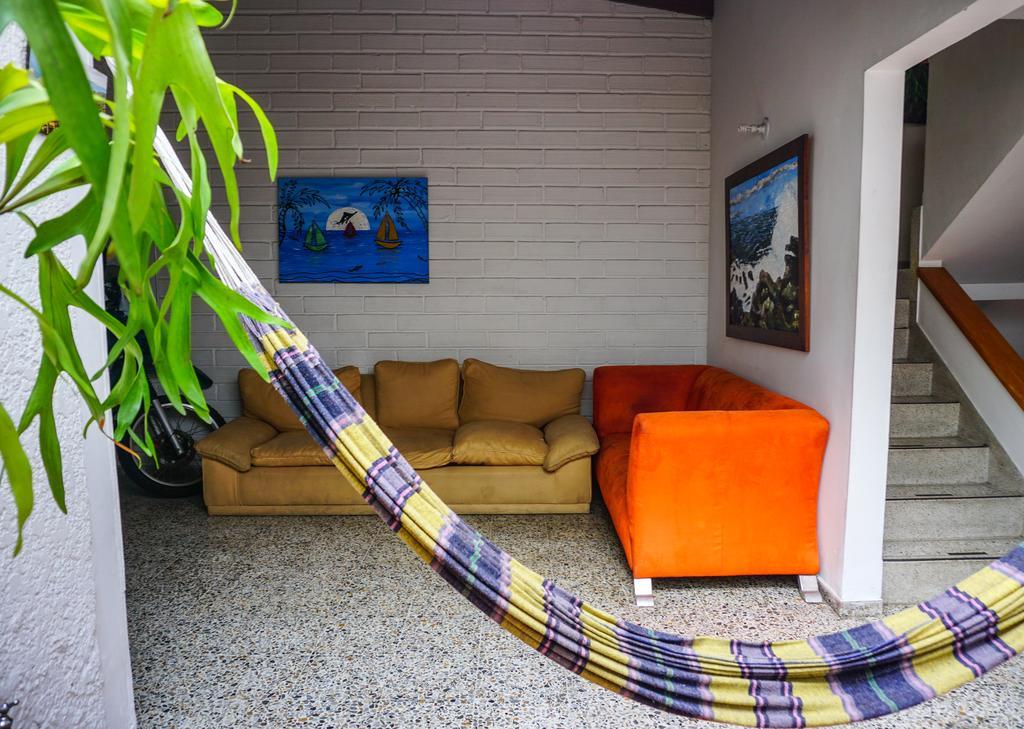 Hostal Malibu House *