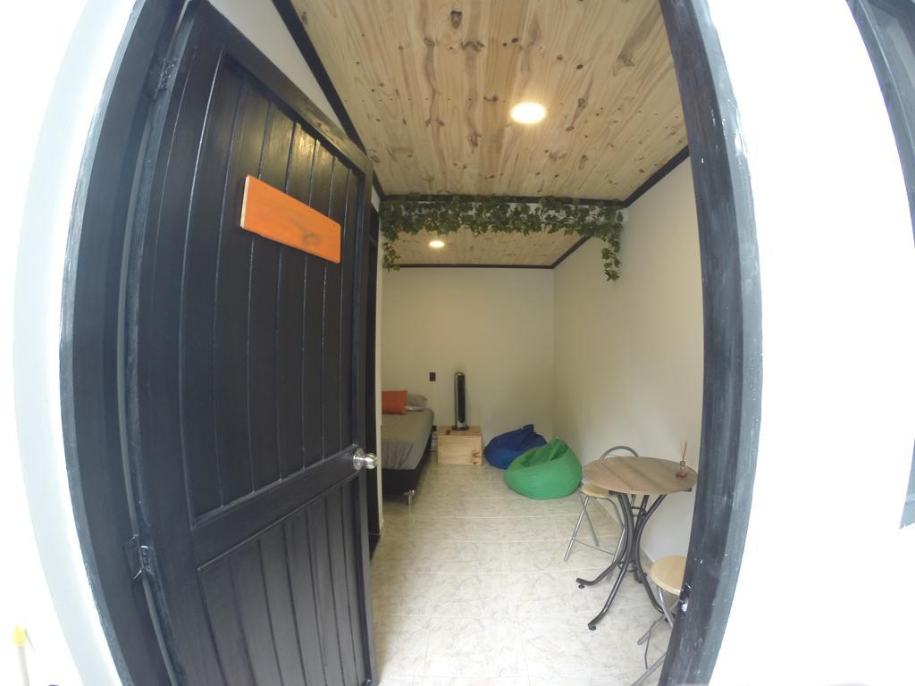 Blackpine Hostal *