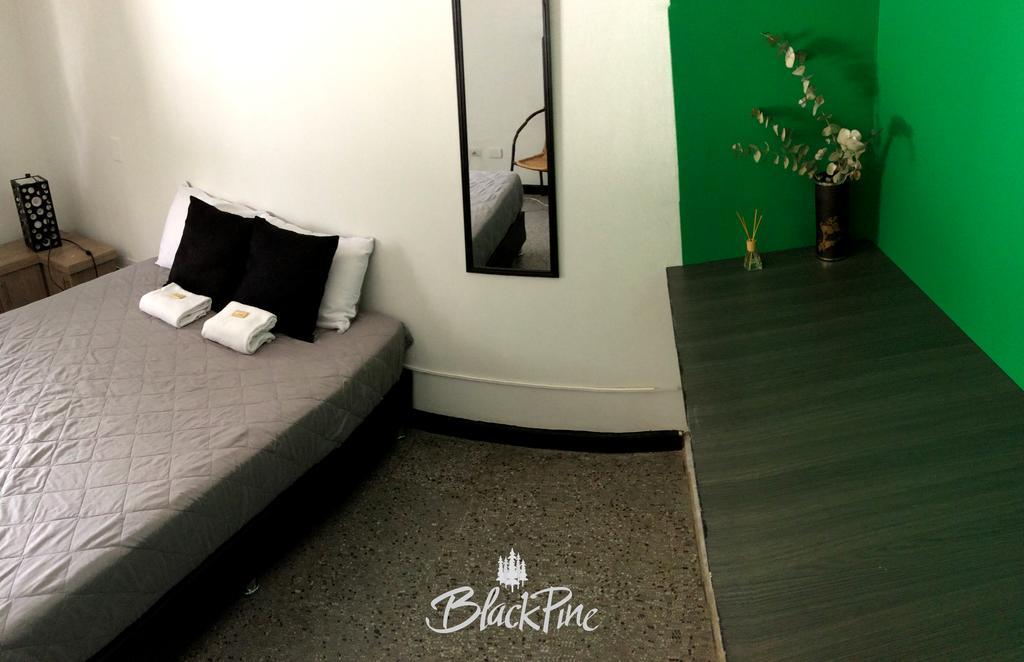 Blackpine Hostal