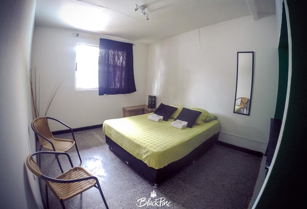 Blackpine Hostal *
