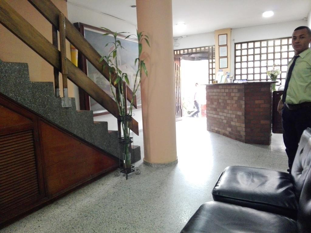 Metro Hotel 3*