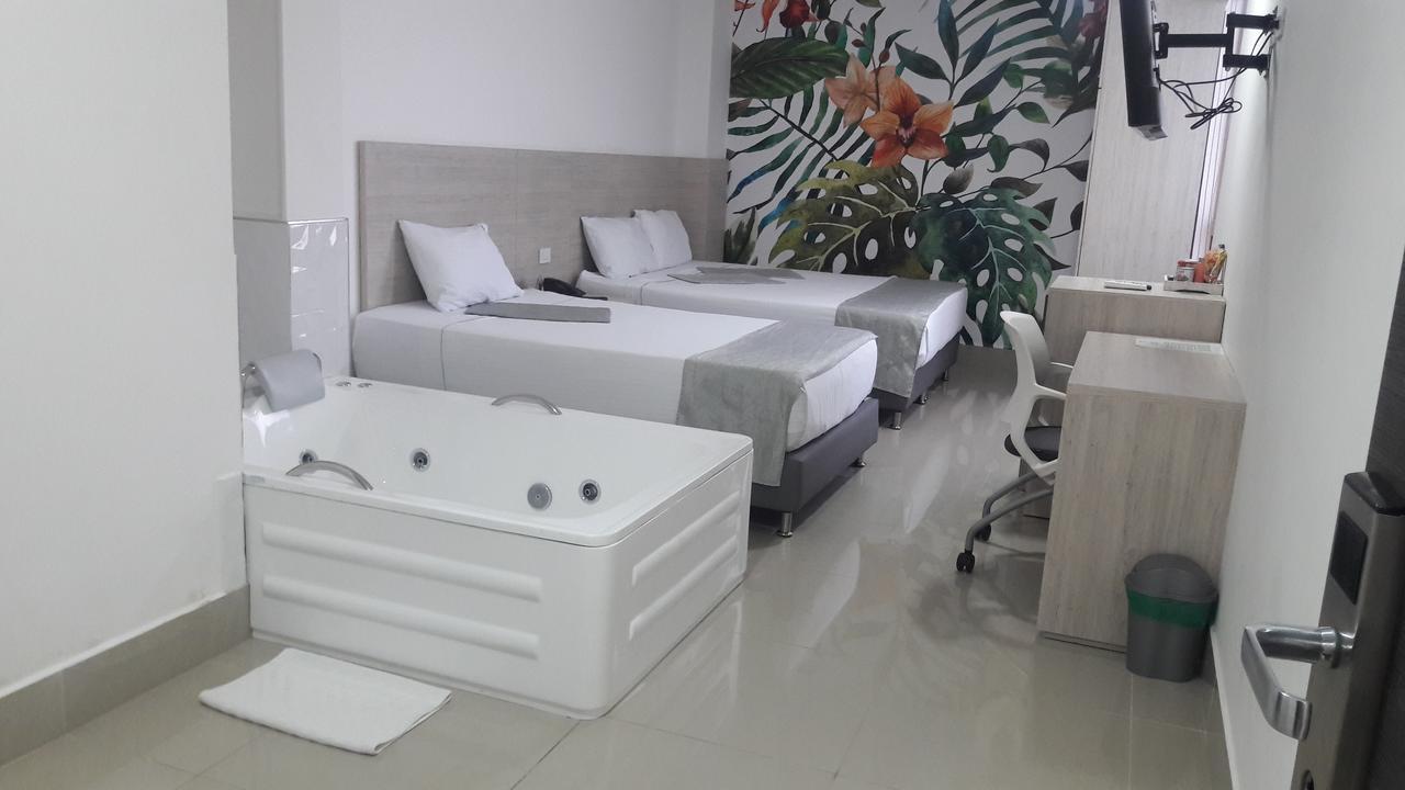 Hotel Lleras Express 3*