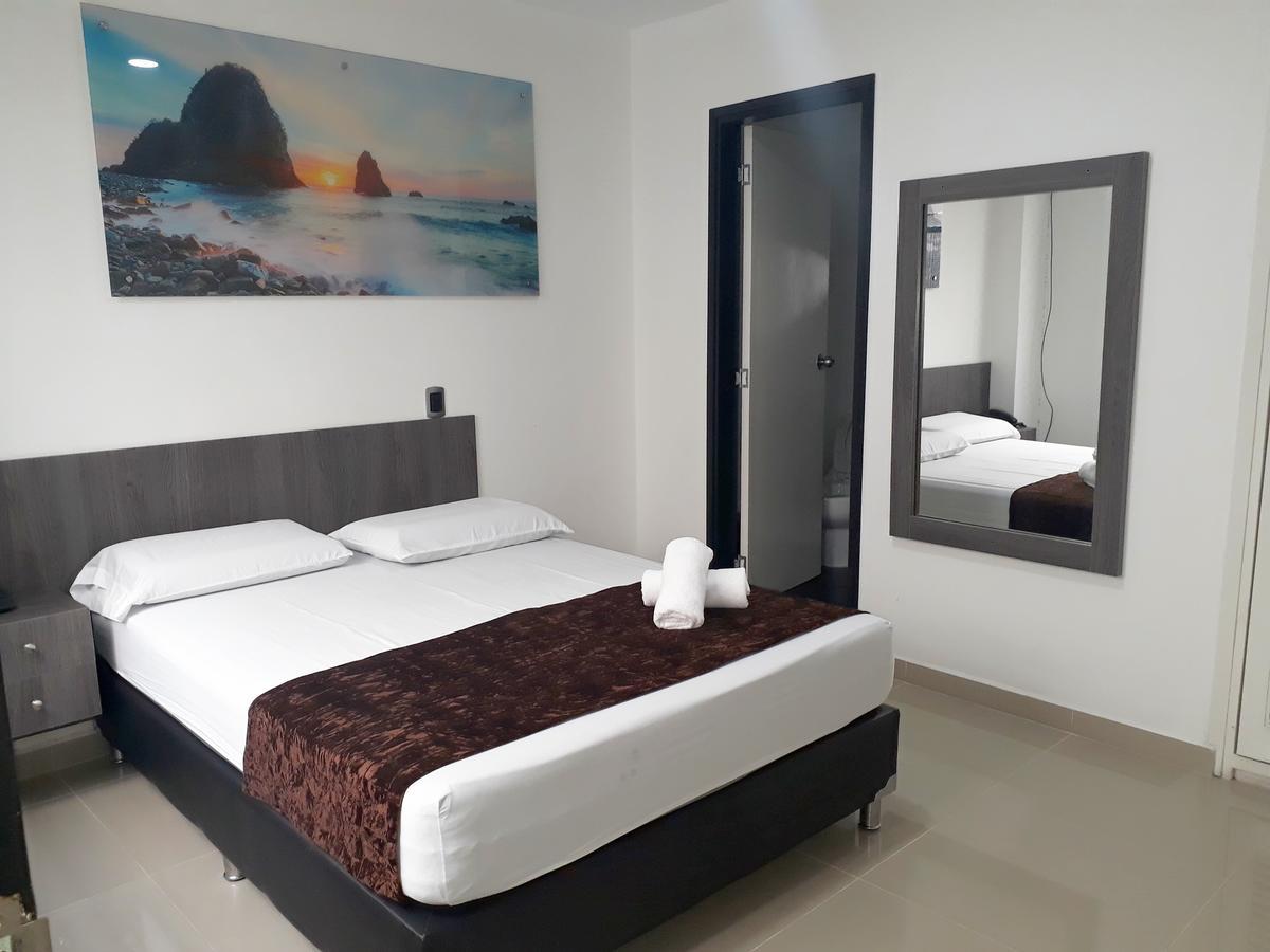 Hotel Jardin De Laureles 3*