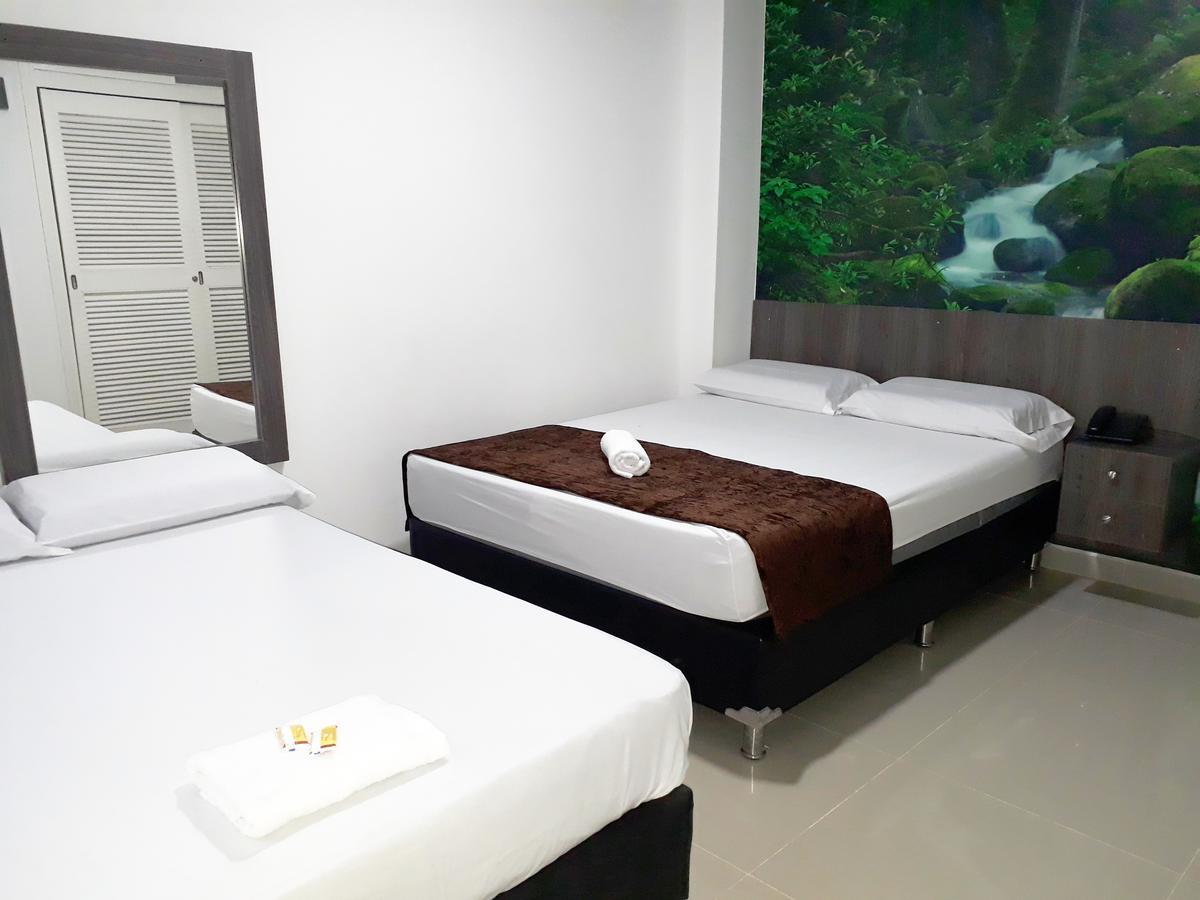 Hotel Jardin De Laureles 3*