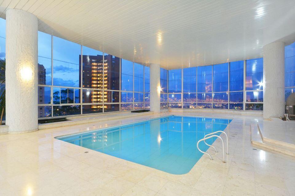 Pablo Escobar's 12 Bedroom Penthouse Apartamento *