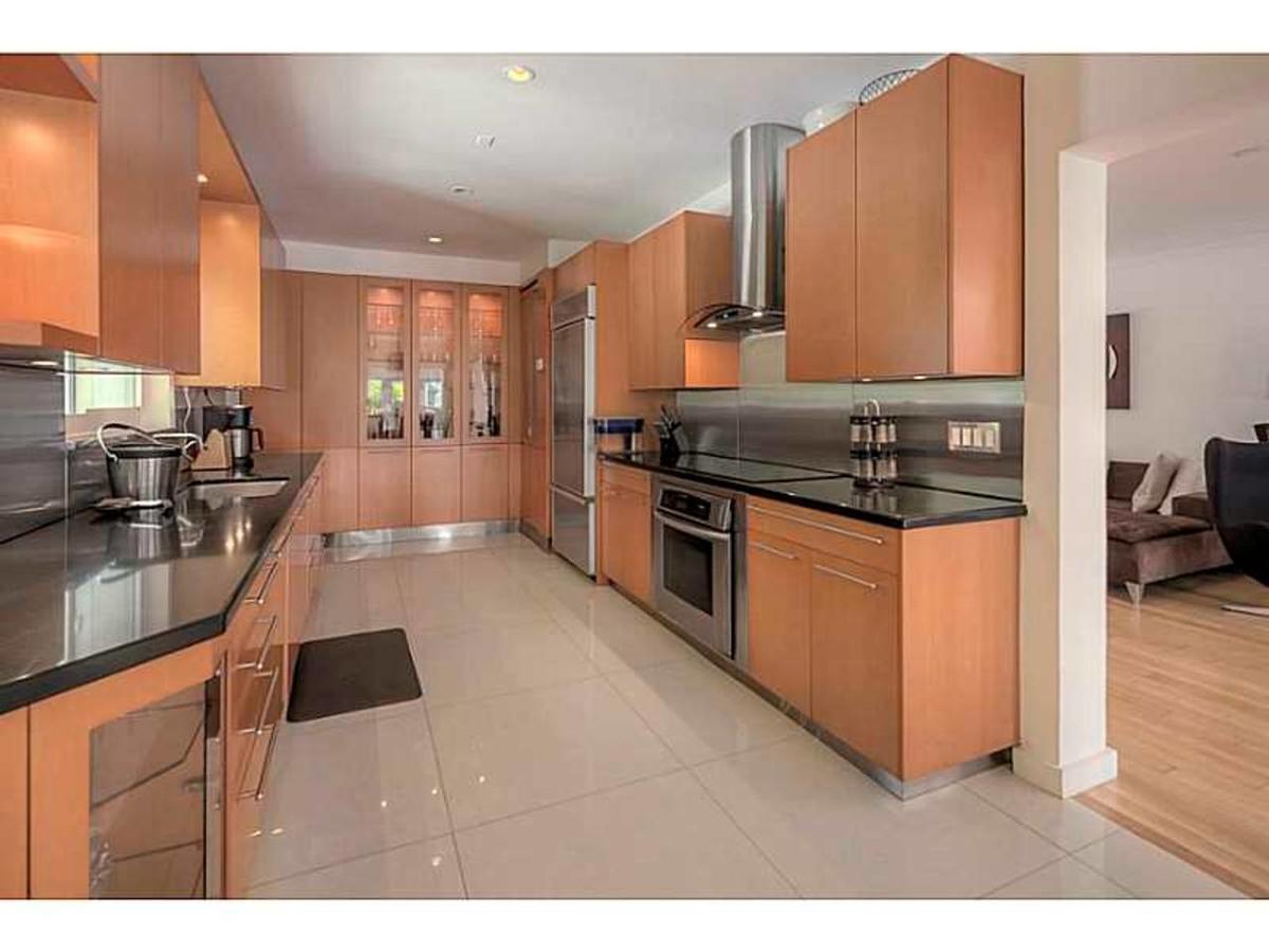 Pablo Escobar's 12 Bedroom Penthouse Apartamento *