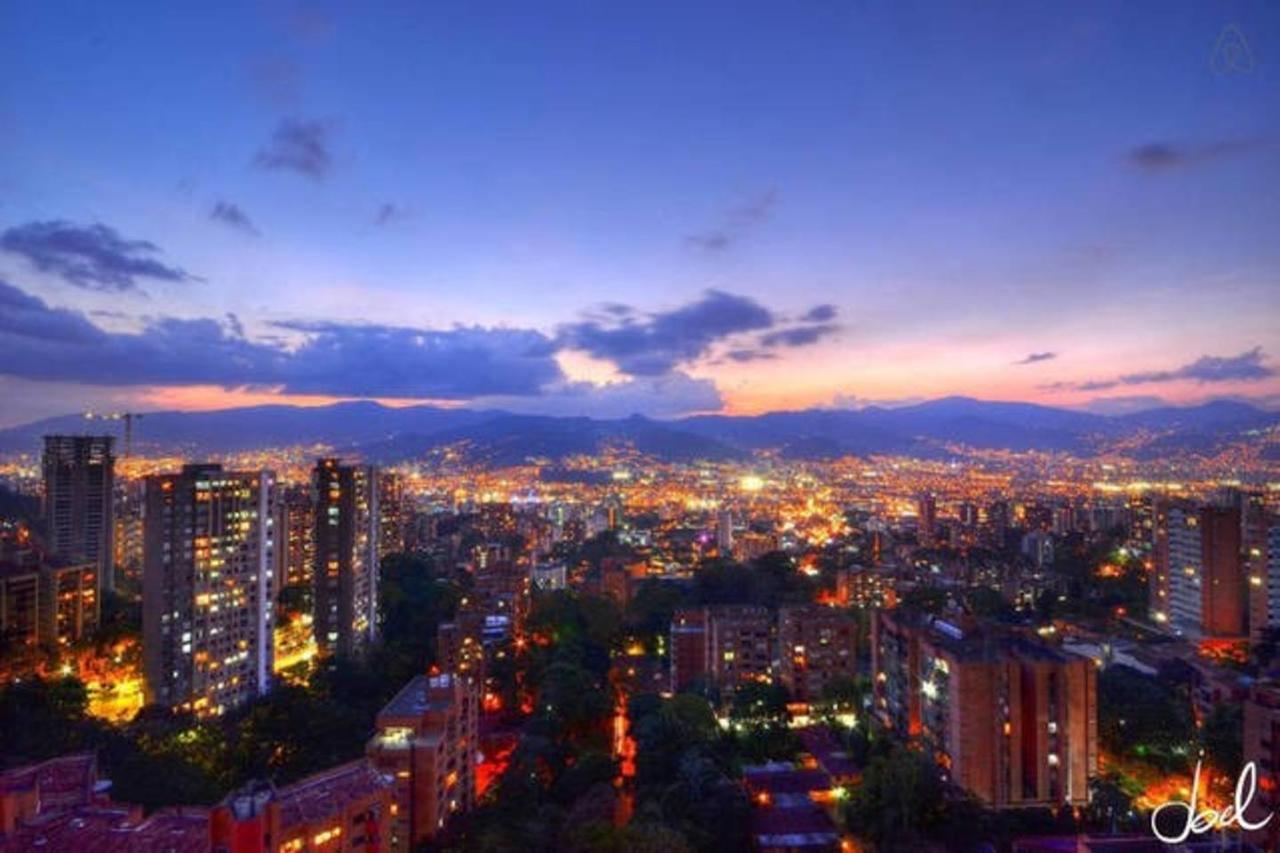 Pablo Escobar's 12 Bedroom Penthouse Apartamento *