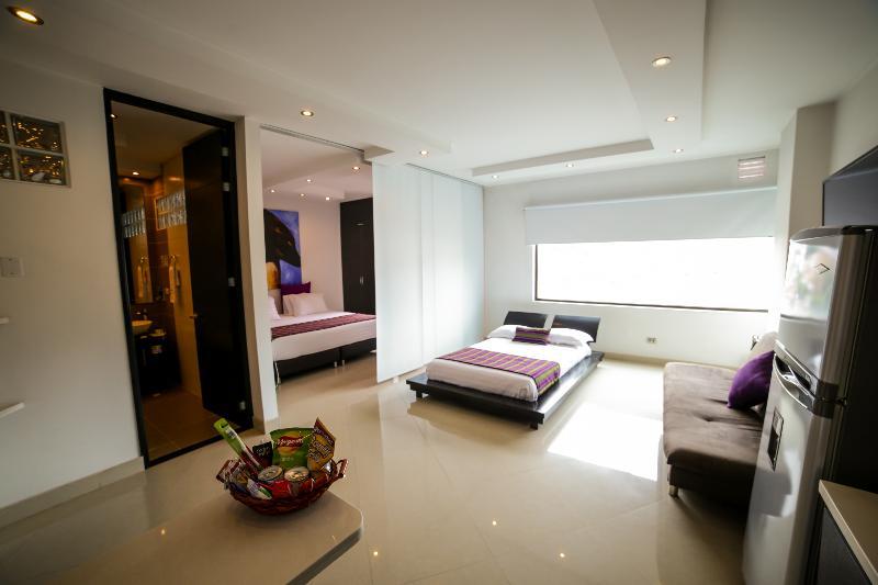 33 Conquest Medellín