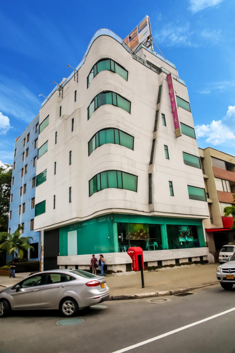 33 Conquest Hotel