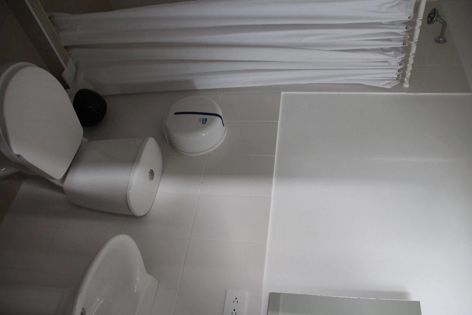 Lleras Calle 8 Hostal *