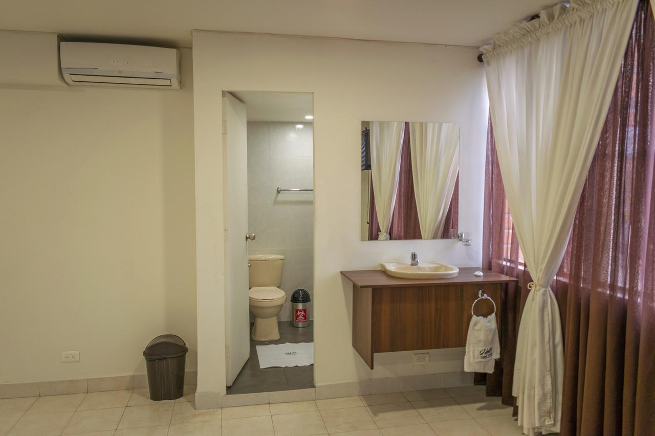 Saint John Hotel 3*