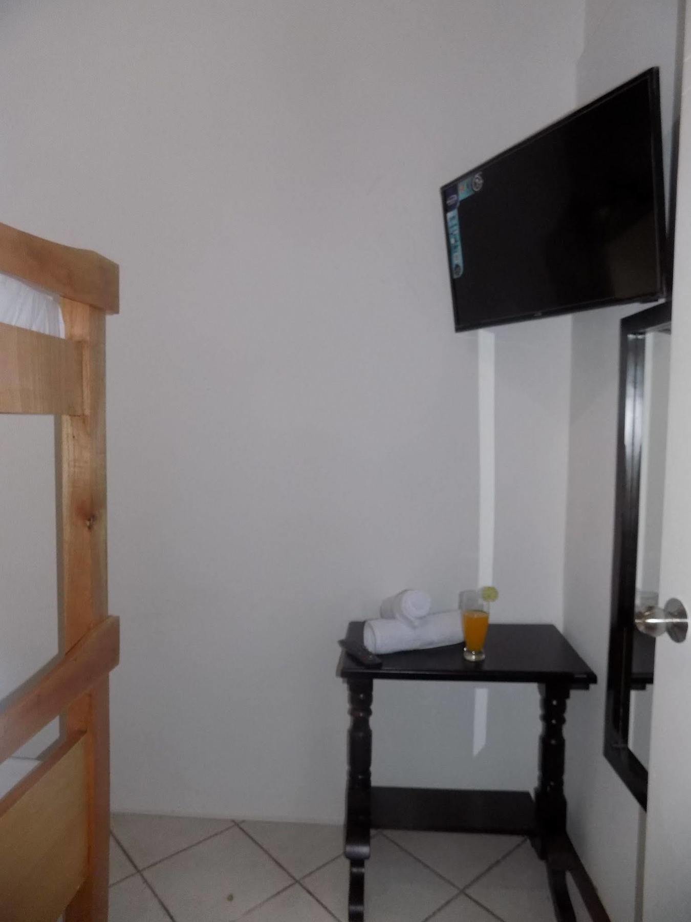 Hostal Art City *