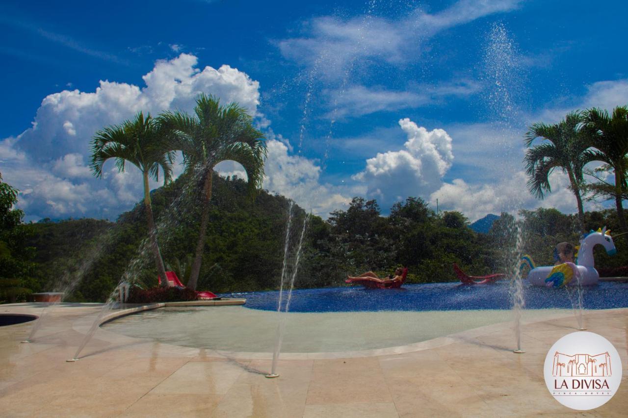 La Divisa Finca Hotel *