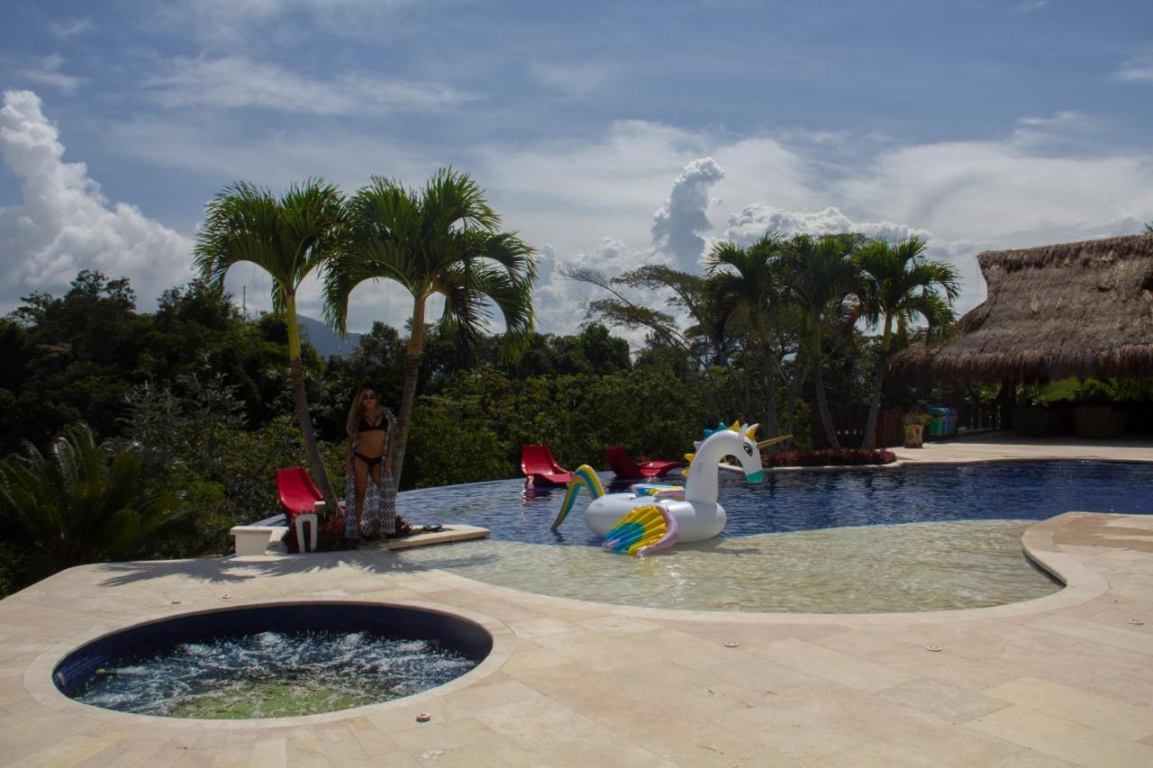 La Divisa Finca *