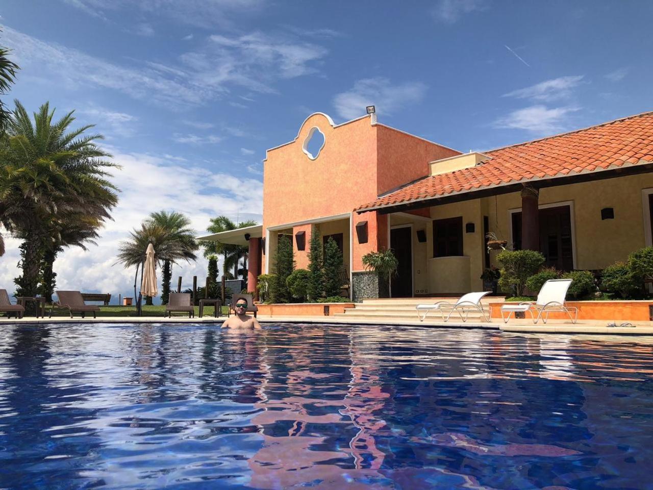 La Divisa Finca *