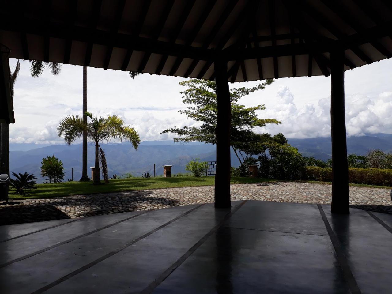 La Divisa Finca Hotel *