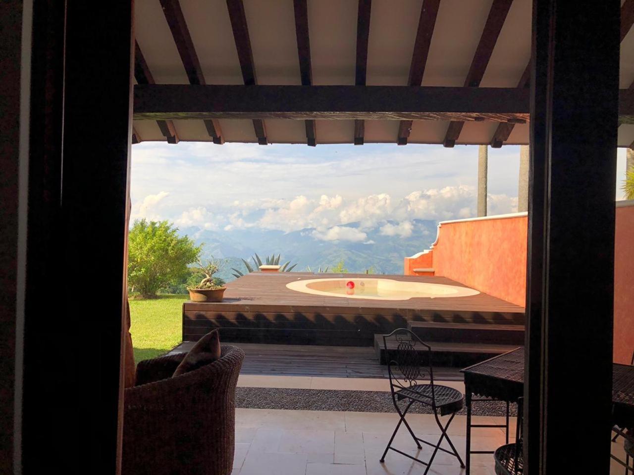 La Divisa Finca *