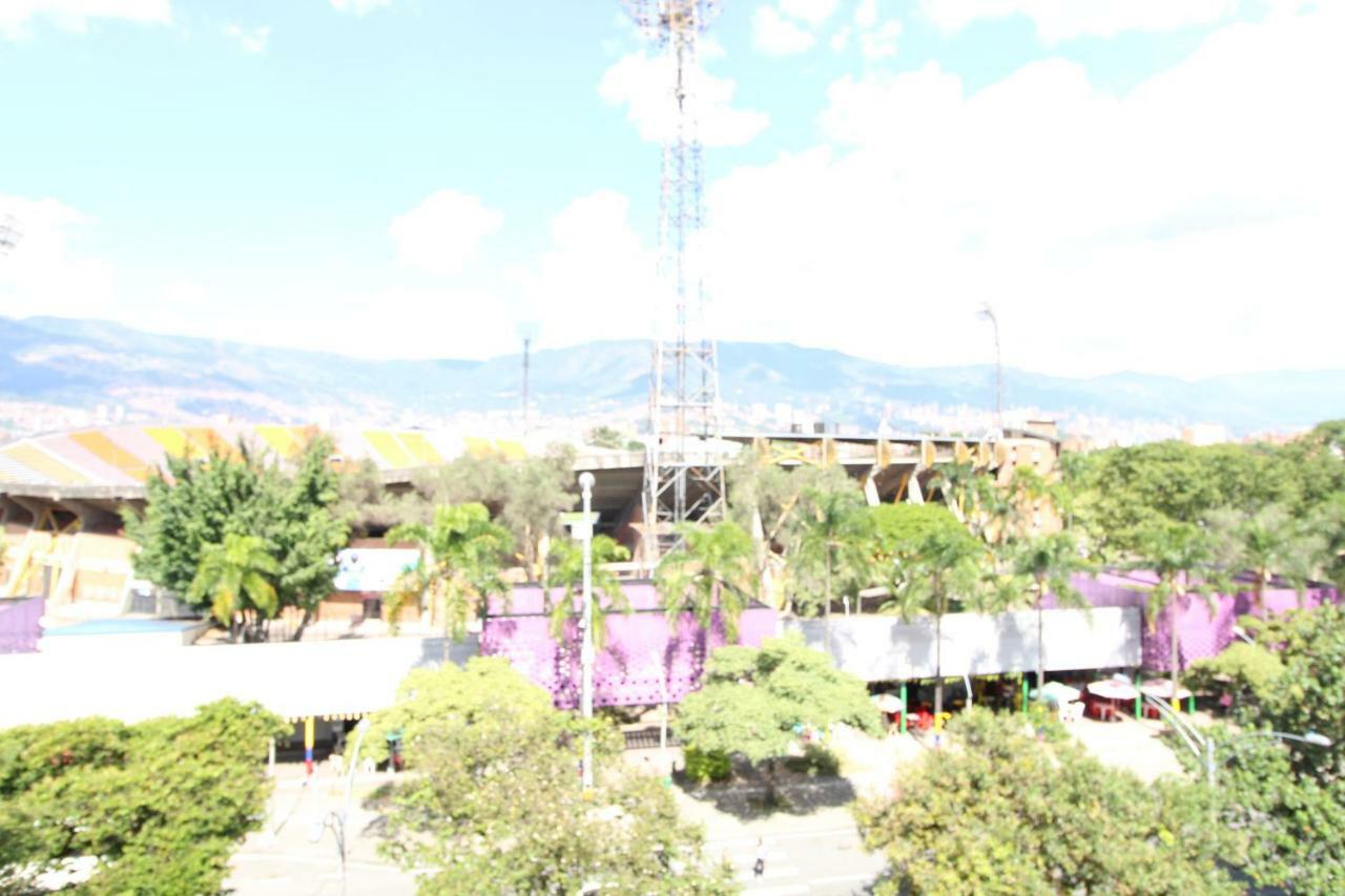 Portón Estadio Medellín