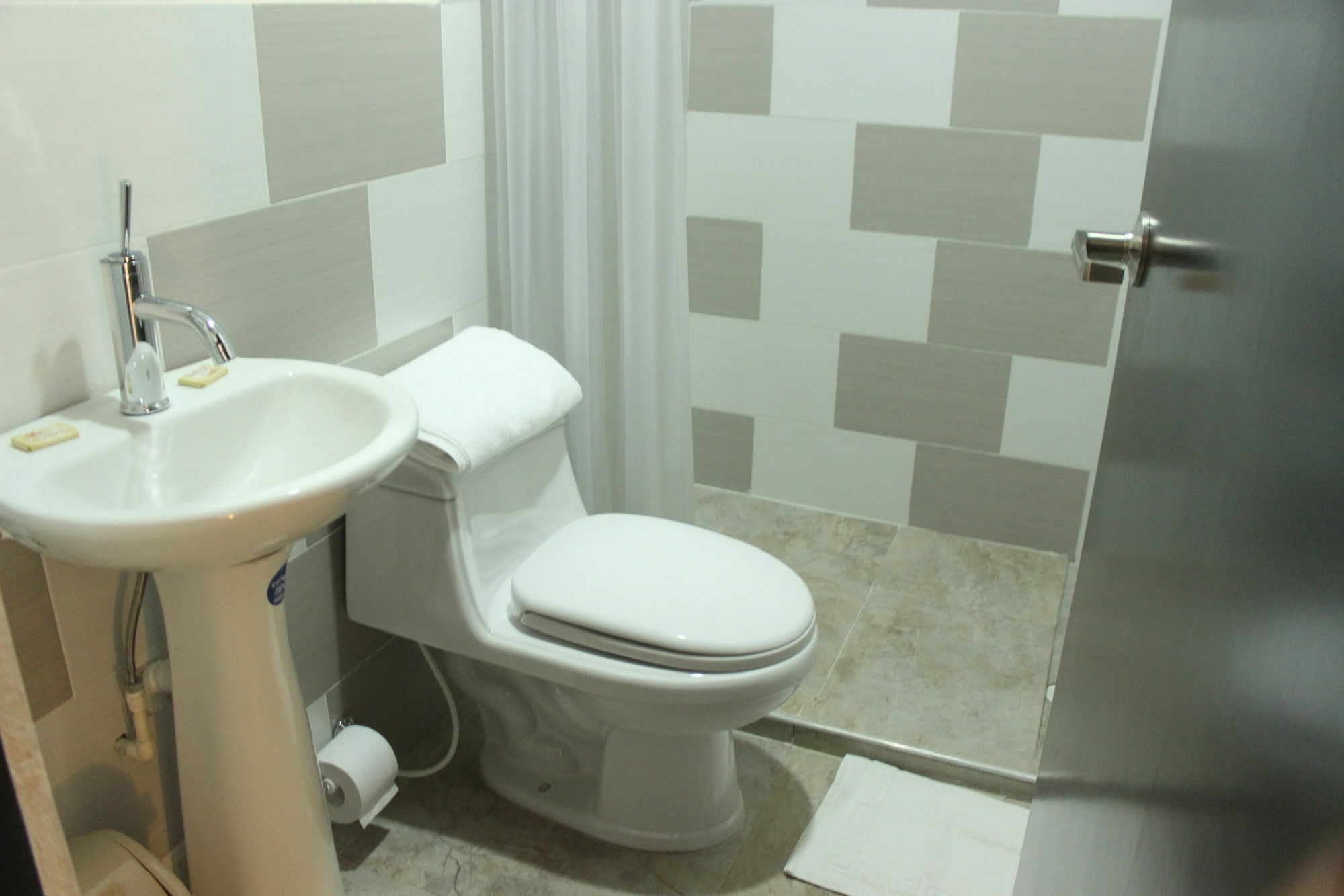 Casa La Fleur Hotel 2*