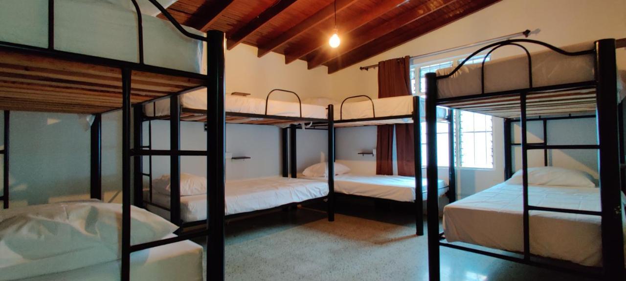 Básico Medellín Hostel Pensión