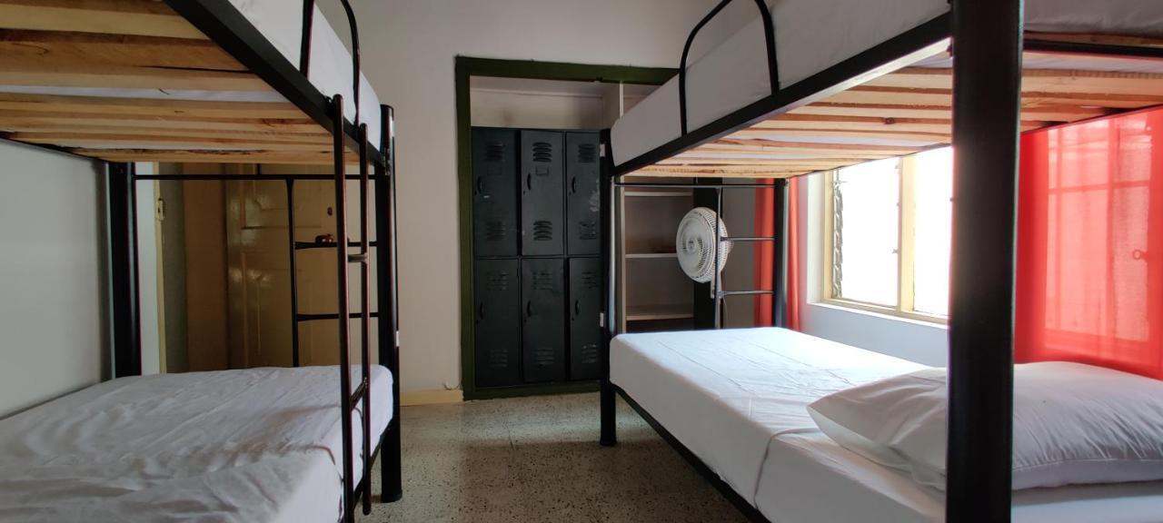 Pensión Básico Medellín Hostel *