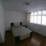 Le VI Hostal