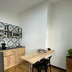 Apartamento Cerca Al Centro Comercial Santafe A105 By Roots Rentals