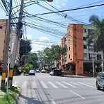 Aparta Suite Laureles Medellin Ea 103