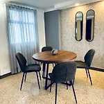 Amplio Apartamento Frente Al Centro Comercial