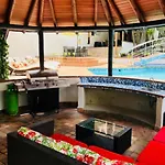 Poblado Tropical 13 Bedroom Mansion Pool Jacuzzi Ac Butler 5 Minutes To Lleras