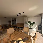 Kromatic Hostel