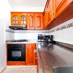 COMODA CASA CERCA AL ESTADIO y METRO, BARRIO FLORESTA, Central