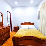 COMODA CASA CERCA AL ESTADIO y METRO, BARRIO FLORESTA, Central