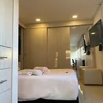 Apartasuite Moderna - En El Corazon Del Poblado Medellin