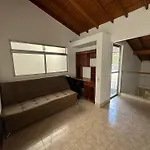 Casa Entera-Cerca a Mall La Central y Estación de Tranvía