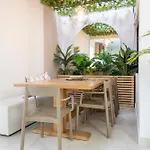 Cozy Apartment Located In Manila With Jacuzzi And Ac