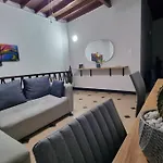 Amplia Y Comoda Casa En La 70