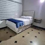 Amplia Y Comoda Casa En La 70