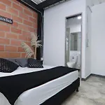 Hotel Casa Laureles Malibu