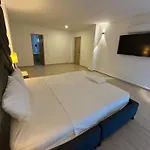 Hotel Opera Medellin Entretenimiento Y Bar