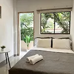 El Poblado 4 Bedrooms 2 Bathrooms With Terrace