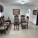 Hermosa Casa Muy Amplia En Excelente Sector