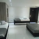El Poblado 1 A 5 Huespedes Cerca Club Campestre