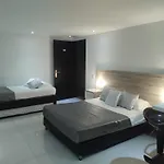 El Poblado 1 A 5 Huespedes Cerca Club Campestre