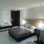 El Poblado 1 A 5 Huespedes Cerca Club Campestre