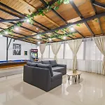 6 Bedroom Penthouse With Pool Table- 1 Block From Lleras Park P4