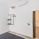 6 Bedroom With Jacuzzi 1 Block From Lleras P10